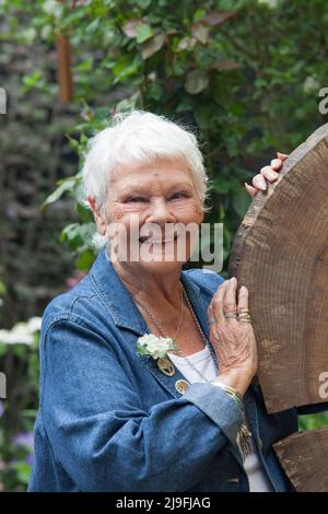Londra, UK, 23 maggio 2022: Anteprima del giorno al Chelsea Flower Show. Dame Judi Dench ha parlato del suo amore per gli alberi per lanciare la campagna Woodland Heritage sull'importanza di boschi maturi. Anna Watson/Alamy Live News Foto Stock