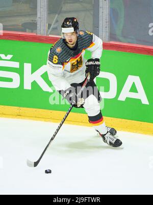 Helsinki, Finlandia, 22 maggio 2022, Kai Wissmann, 6 della Germania nella partita GERMANIA - KAZAKHSTAN 5-4 IIHF ICE HOCKEY WORLD CHAMPIONSHIP Group A a Helsinki, Finlandia, 22 maggio 2022, Stagione 2021/2022 © Peter Schatz / Alamy Live News Foto Stock