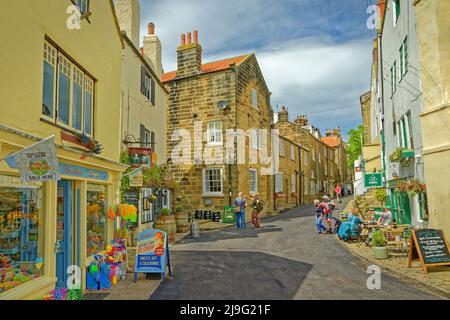 New Road, Robin Hood's Bay vicino a Whitby, North Yorkshire, Inghilterra. Foto Stock