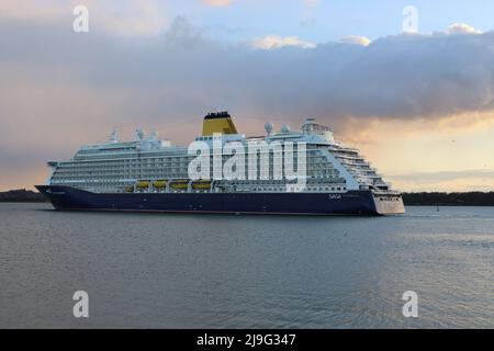 La nave da crociera Spirit of Discovery da 58.000 tonnellate, gestita da Saga Cruises, parte da Southampton Foto Stock