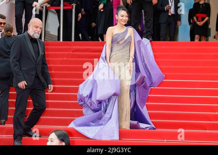 Cannes, Frankreich. 22nd maggio 2022. Jessica Wang partecipa alla prima di 'Forever Young' durante il Festival annuale del Cinema di Cannes 75th al Palais des Festivals di Cannes, in Francia, il 22 maggio 2022. Credit: dpa/Alamy Live News Foto Stock