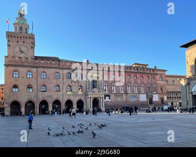 Bologna, Italia. Palazzo d'Accursio in Piazza maggiore. Foto Stock