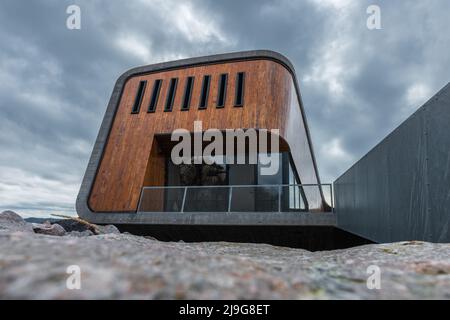 Lindesnes, Norvegia - Aprile 16 2022: Esterno del ristorante subacqueo Michelin sotto Foto Stock