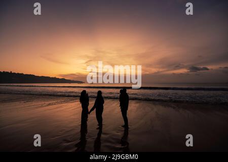 Indonesia. 10th maggio 2022. La nazione insulare dell'Indonesia si apre al turismo dopo lunghi blocchi di Covid-19. Jimbaran Beach a Bali. 5/2022 Bali, Indonesia. (Foto di Ted Soqui/SIPA) Credit: Sipa USA/Alamy Live News Foto Stock