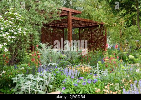 Londra, Regno Unito. 23 maggio 2022. Vista generale del Morris and Co. Garden durante la giornata stampa del Chelsea Flower Show RHS, presso il Royal Hospital Chelsea, Londra. Data foto: Lunedì 23 maggio 2022. Il credito fotografico dovrebbe essere: Matt Crossick/Empics/Alamy Live News Foto Stock