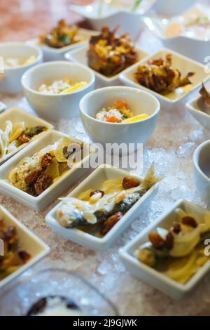 Cicchetti veneziani Sarde a Saor Foto Stock