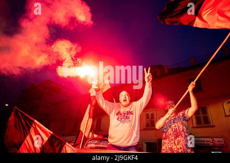 Rieti, Italia. 22nd maggio 2022. Milano vince il campionato Serie A, festeggiamenti in piazze in tutta Italia. A Rieti, caroselli e cori per celebrare lo Scudetto di Milano. Credit: Pacific Press Media Production Corp./Alamy Live News Foto Stock