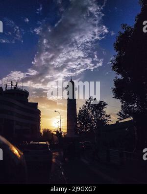 Kathmandu, Bagmati, Nepal. 23rd maggio 2022. La torre Dharahara è vista durante il tramonto a Kathmandu, Nepal il 23 maggio 2022. (Credit Image: © Sunil Sharma/ZUMA Press Wire) Foto Stock