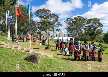 Raccolta dei banner Clan al Glen Innes Celtic Festival NSW Foto Stock