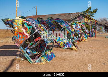 Conway, Texas - lo Slug Bug Ranch, dove molti vecchi scarabei Volkswagen sono parzialmente sepolti nel terreno. Lo Slug Bug Ranch è un'imitazione del Foto Stock