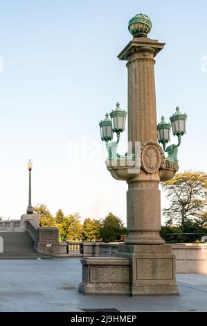 Lampada da strada decorata colonna nel centro di Chicago, Illinois, Stati Uniti Foto Stock