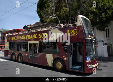 I visitatori a San Francisco, California, visitano la città in un autobus Big Bus Tours. Foto Stock