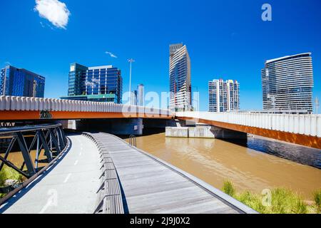 Docklands Roads e Yarra River in Melbourne Australia Foto Stock