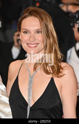 Cannes, Francia. 23rd maggio 2022. CANNES, FRANCIA. 23 maggio 2022: Ana Girardot alla prima di gala dei crimini del futuro al Festival de Cannes 75th. Picture Credit: Paul Smith/Alamy Live News Foto Stock