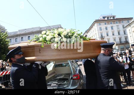 Il funerale della ballerina italiana Carla Fracci si è tenuto al Teatro alla Scala di Milano, in Italia con: Atmosfera dove: Milano quando: 28 maggio 2021 Credit: Mairo Cinquetti/WENN Foto Stock