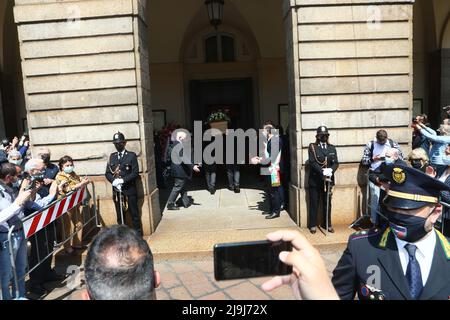 Il funerale della ballerina italiana Carla Fracci si è tenuto al Teatro alla Scala di Milano, in Italia con: Atmosfera dove: Milano quando: 28 maggio 2021 Credit: Mairo Cinquetti/WENN Foto Stock