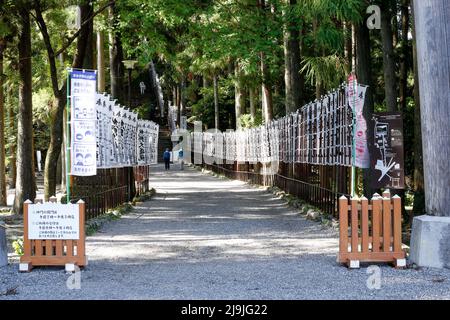 Honggucho Hongu, Tanabe, Wakayama, Giappone, 2022/02/05 , Kumano Hongu Taisha, uno dei numerosi santuari Shinto annidato in una tranquilla zona di montagna, si avvicinò Foto Stock