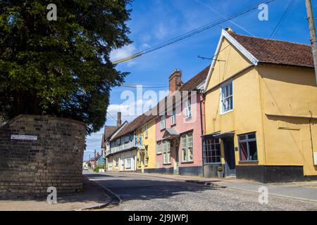 Colorati edifici storici nel villaggio di Bildeston a Suffolk, Regno Unito Foto Stock