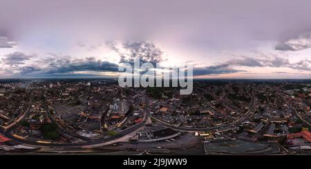 Una foto aerea a 360 gradi di Ipswich, Suffolk, Regno Unito al tramonto Foto Stock