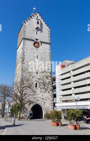Ravensburg, Germania - Mar 23, 2022: Vista sulla torre Untertor. In passato parte delle mura della città di Ravensburg. Foto Stock