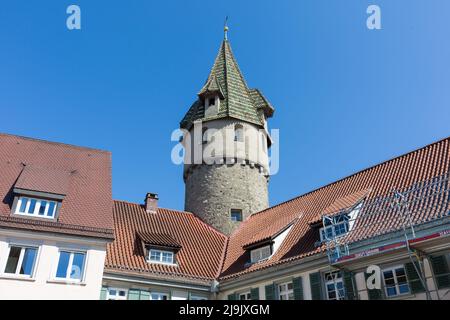 Ravensburg, Germania - Mar 23, 2022: Vista sul 'Grüner Turm' (torre verde). Un edificio storico nel centro di Ravensburg. Foto Stock