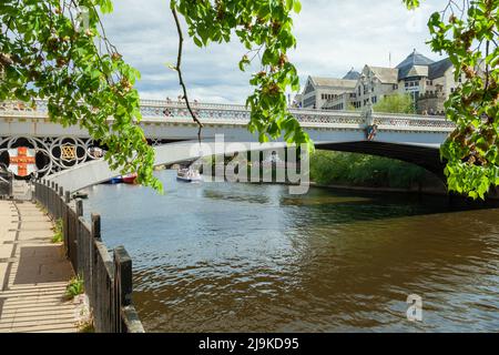 Pomeriggio di primavera al ponte Lendal sul fiume Ouse a York, Inghilterra. Foto Stock