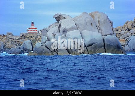 Leuchtturm auf den Lavezzi Inseln, Inselgruppe zwischen Korsika und Sardinien, die Inseln stehen unter Naturschutz und sind der suedlichster Punkt fra Foto Stock