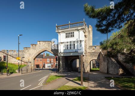 Pomeriggio di primavera al Walmgate Bar di York, Inghilterra. Foto Stock