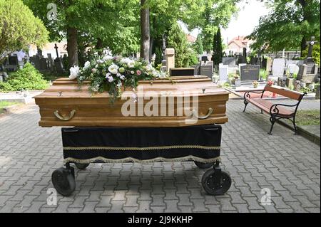 Rosice, Repubblica Ceca. 24th maggio 2022. Ultimo saluto a Meda Mladkova, storico dell'arte, collezionista e patrono della Repubblica Ceca, a Rosice, 24 maggio 2022. Credit: Igor Zehl/CTK Photo/Alamy Live News Foto Stock