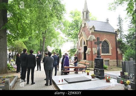 Rosice, Repubblica Ceca. 24th maggio 2022. Ultimo saluto a Meda Mladkova, storico dell'arte, collezionista e patrono della Repubblica Ceca, a Rosice, 24 maggio 2022. Credit: Igor Zehl/CTK Photo/Alamy Live News Foto Stock