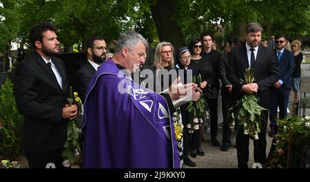 Rosice, Repubblica Ceca. 24th maggio 2022. Ultimo saluto a Meda Mladkova, storico dell'arte, collezionista e patrono della Repubblica Ceca, a Rosice, 24 maggio 2022. Credit: Igor Zehl/CTK Photo/Alamy Live News Foto Stock