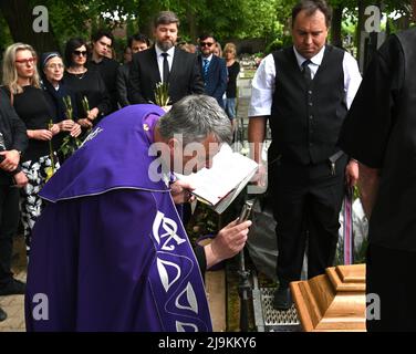 Rosice, Repubblica Ceca. 24th maggio 2022. Ultimo saluto a Meda Mladkova, storico dell'arte, collezionista e patrono della Repubblica Ceca, a Rosice, 24 maggio 2022. Credit: Igor Zehl/CTK Photo/Alamy Live News Foto Stock