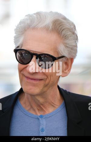Cannes, Francia. 24th maggio 2022. Cannes, Francia, martedì, maggio. 24, 2022 - David Cronenberg è visto ai crimini della futura fotocall durante il Festival del Cinema di Cannes 75th al Palais des Festivals et des Congrès de Cannes . Foto di Credit: Julie Edwards/Alamy Live News Foto Stock