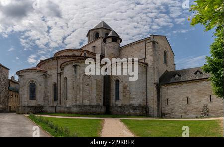 Beaulieu-sur-Dordogne, Francia - 13 maggio, 2022: Vista della storica Abbazia di Saint Pierre a Beaulieu-sur-Dordogne Foto Stock