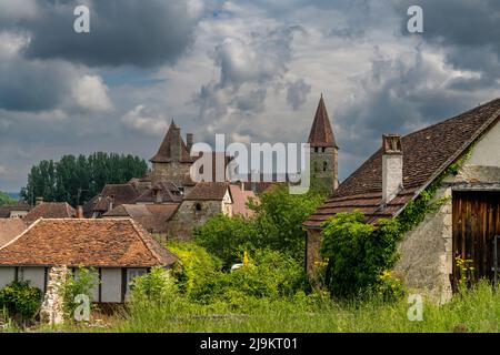 Carennac, Francia - 13 maggio, 2022: Vista del pittoresco villaggio storico di Carennac nella valle della Dordogna Foto Stock