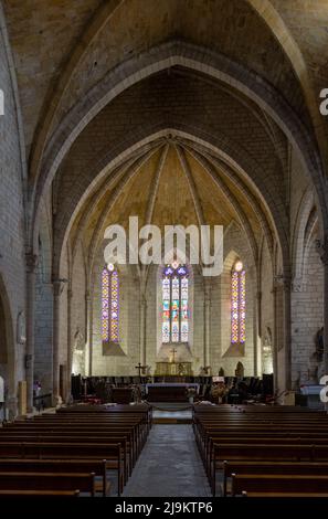 Monpazier, Francia - 11 maggio, 2022: Veduta interna della Chiesa di Saint Dominique a Monpazier Foto Stock