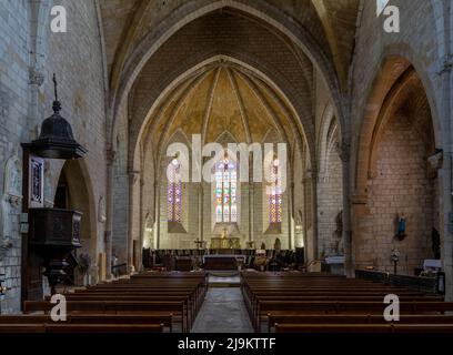 Monpazier, Francia - 11 maggio, 2022: Veduta interna della Chiesa di Saint Dominique a Monpazier Foto Stock