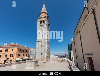 Chiesa dell'Assunzione della Beata Vergine Maria a Trg Slobode chiamata anche Piazza Liberta, Umago Croazia Foto Stock