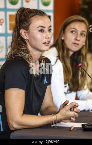 ARNHEM - Olanda, 2022-05-24 13:38:20 ARNHEM - Nadine Visser e Femke Bol (lr) durante una conferenza stampa sui Giochi FBK 2022. ANP VINCENT olanda OUT - belgio OUT Foto Stock