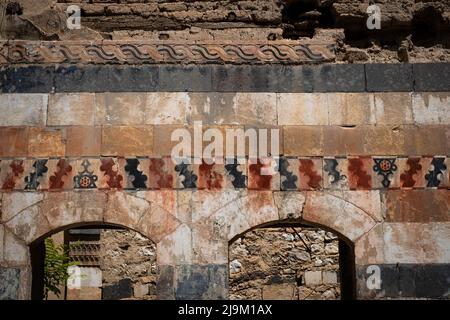 vecchio edificio decorazione in rovina orientale casa - interni storici Foto Stock