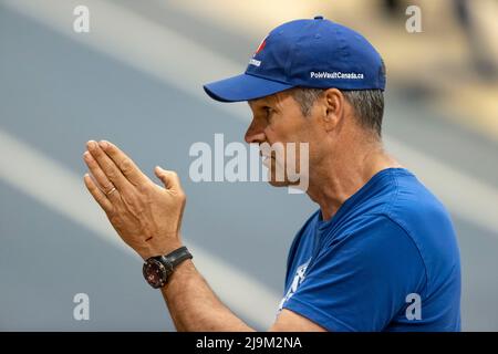 (Windsor, Canada---21 Maggio 2022) Doug Wood che gareggia nella pole vault d'élite al Johnny Loaring 2022 Classic Track and Field Meet at Foto Stock