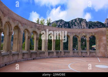 MONTSERRAT, BARCELLONA, SPAGNA Abbazia di Santa Maria de Montserrat a Monistrol . Foto Stock