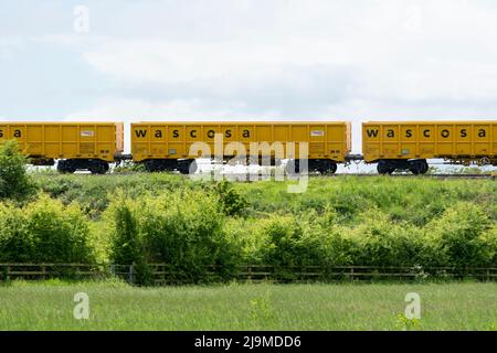 Wascosa vagoni su un treno Network Rail, Warwickshire, Regno Unito Foto Stock