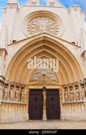 Santa Maria de Montserrat, un'abbazia benedettina situata sulla montagna di Montserrat, a Monistrol de Montserrat, in Catalogna, Spagna. Foto Stock