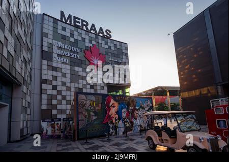 Vista di un muro splendidamente decorato presso la City Walk, un quartiere di ispirazione design nel cuore di Dubai Foto Stock