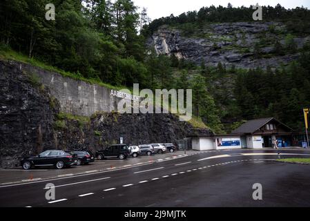 Vista dell'ingresso della gola di Aare situata tra Meiringen e Innertkirchen, Svizzera. Foto Stock