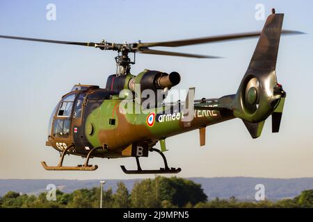 Esercito francese Aerospatiale SA342M Gazelle elicottero decollo. Francia - 24 agosto 2016 Foto Stock