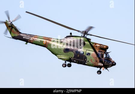 Esercito francese Aerospatiale SA330B Puma elicottero a volare in Francia. Agosto 24, 2016 Foto Stock