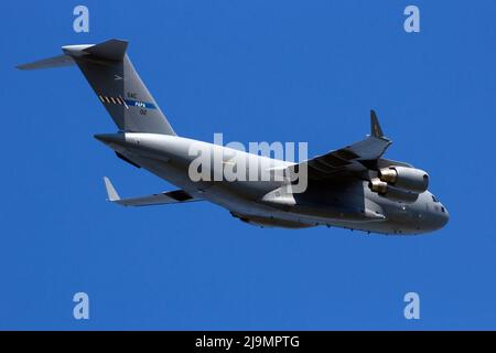 La NATO ha posseduto l'aereo di trasporto dell'aeronautica ungherese Boeing C-17 Globemaster III in volo. Paesi Bassi - 7 settembre 2016 Foto Stock