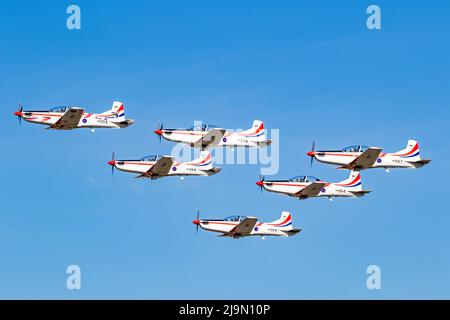 Il team aeronautico militare croato Wings of Storm Pilatus PC-9 turboprop si esibisce all'airshow sulla base aerea Kleine-Brogel. Belgio - Settembre Foto Stock